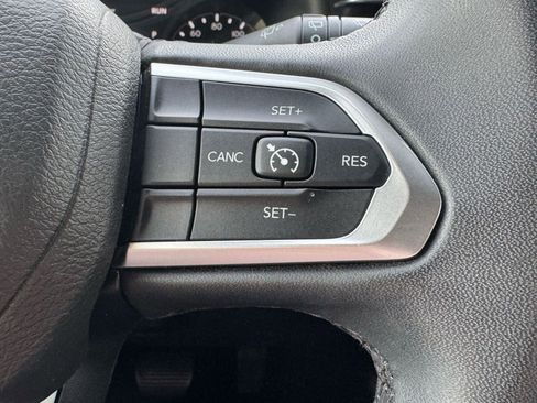 Used 2023 Jeep Compass Latitude image 19