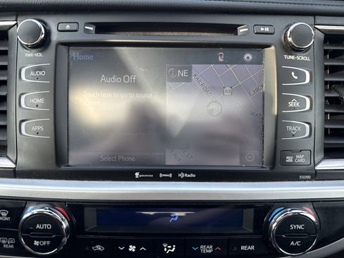 Used 2019 Toyota Highlander XLE image 26
