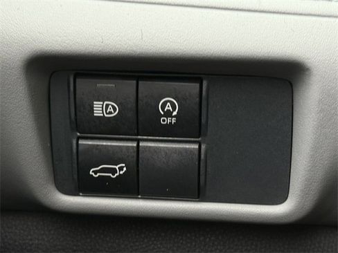 Used 2024 Toyota Highlander LE image 24