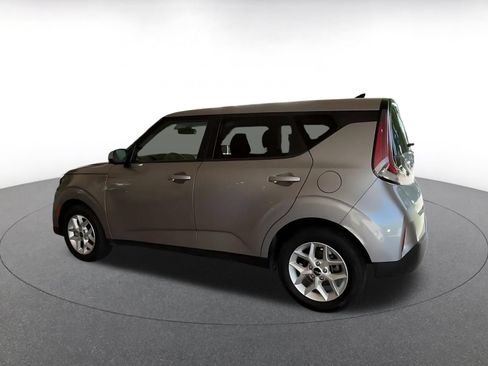 Used 2025 Kia Soul LX w/ LX Technology Package FWD image 9
