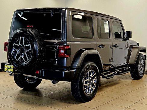 Used 2025 Jeep Wrangler Sahara AWD/4WD image 3