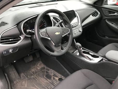 Used 2025 Chevrolet Malibu RS FWD image 5