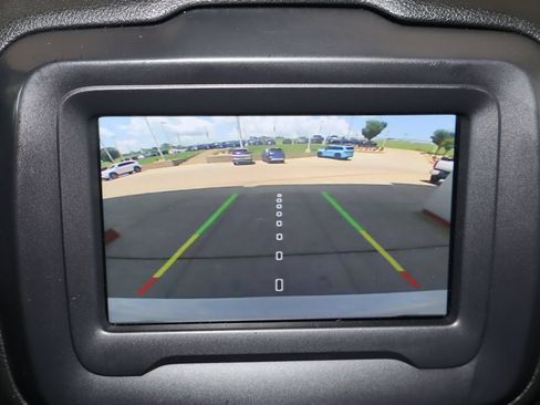 Used 2019 Jeep Renegade Latitude FWD image 25