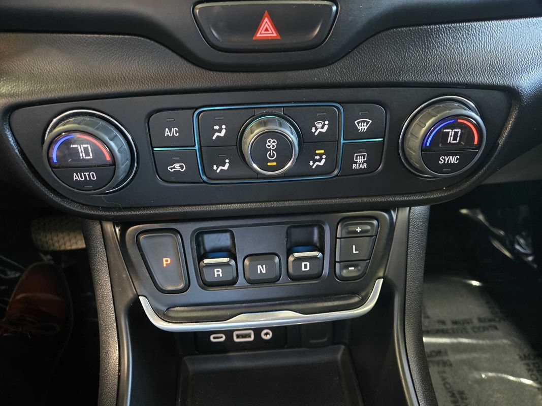 Used 2020 GMC Terrain SLT w/ Preferred Package AWD/4WD image 19