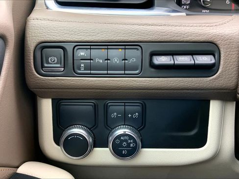 Used 2021 GMC Yukon XL Denali w/ Denali Premium Package image 35