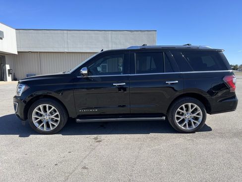 Used 2019 Ford Expedition Platinum image 2