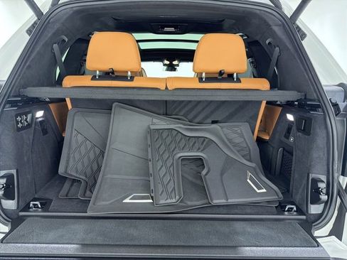 Certified 2024 BMW X7 xDrive40i w/ M Sport Package image 29