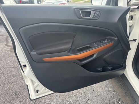 Used 2021 Ford EcoSport SE w/ SE Convenience Package image 5