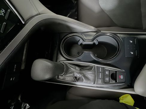 Used 2018 Toyota Camry LE image 25