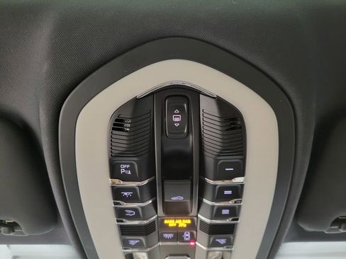 Used 2018 Porsche Cayenne Platinum Edition image 16