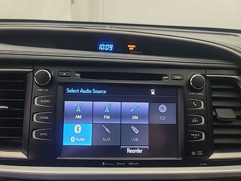 Used 2019 Toyota Highlander XLE image 33
