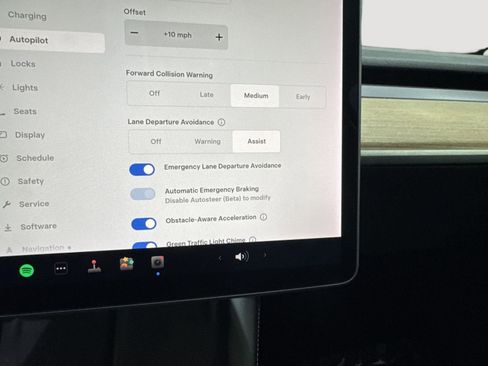 Used 2022 Tesla Model Y Long Range image 26