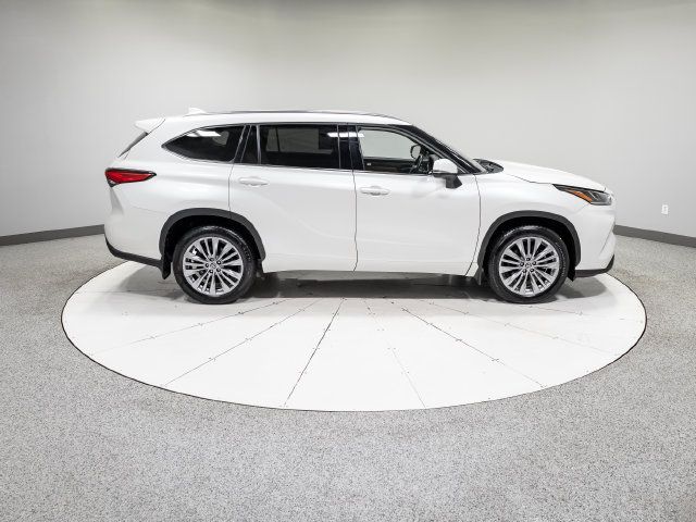 Used 2021 Toyota Highlander Platinum AWD/4WD image 9