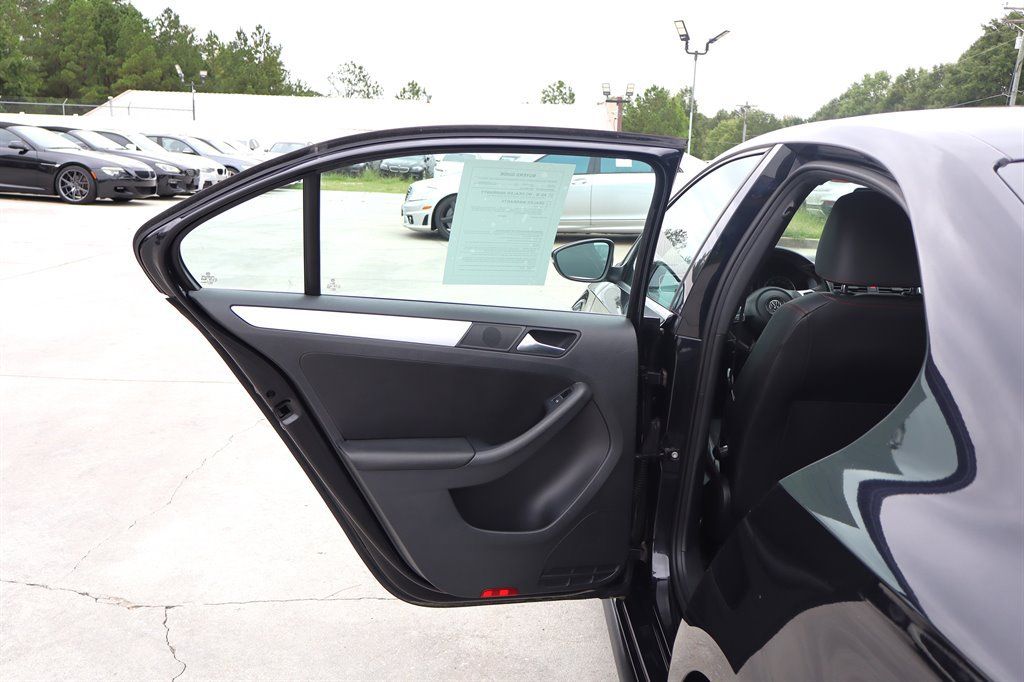 Used 2013 Volkswagen Jetta GLI Autobahn FWD image 37