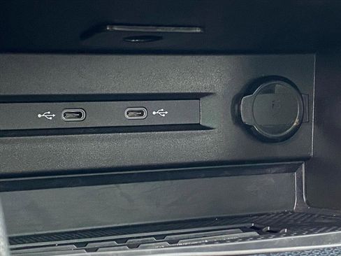 Used 2025 Volkswagen Taos SE image 17