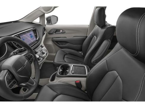 Used 2024 Chrysler Pacifica Limited FWD image 12