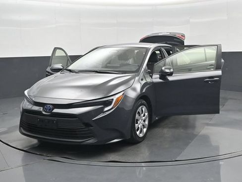 Used 2025 Toyota Corolla LE FWD image 58