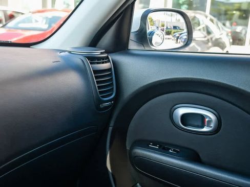 Used 2019 Kia Soul image 29