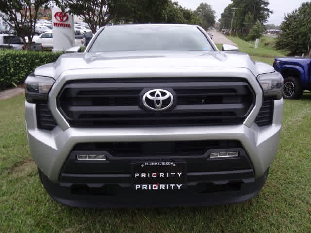 Used 2025 Toyota Tacoma SR5 AWD/4WD image 7