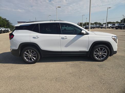 Used 2023 GMC Terrain SLT AWD/4WD image 2