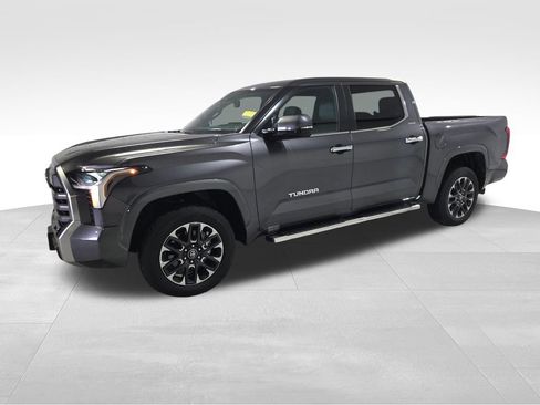 Used 2025 Toyota Tundra Limited AWD/4WD image 21