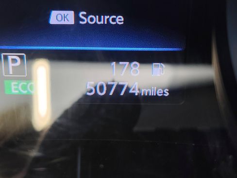 Used 2018 Nissan Rogue SV FWD image 2