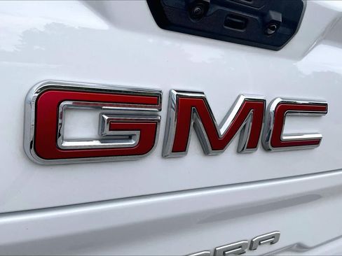 Used 2024 GMC Sierra 1500 AT4 w/ Technology Package AWD/4WD image 31