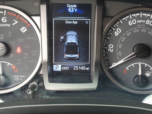 Used 2022 Toyota Tacoma TRD Sport image 21