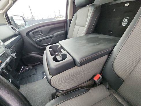 Used 2017 Nissan Titan S image 21