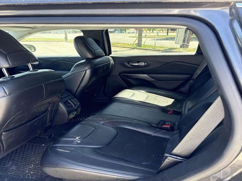 Used 2019 Jeep Cherokee Latitude Plus w/ Comfort/Convenience Group AWD/4WD image 9