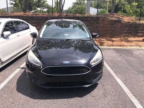 Used 2017 Ford Focus SE FWD image 1