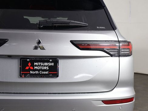 New 2026 Mitsubishi Outlander ES image 17