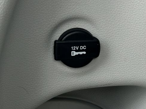 Used 2018 Jeep Compass Latitude w/ Popular Equipment Group image 9