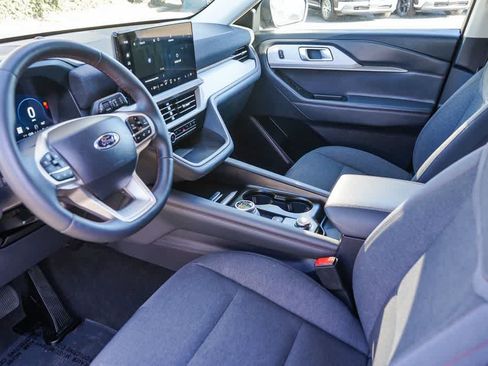 Used 2025 Ford Explorer Active RWD image 18
