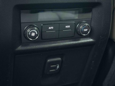 Used 2023 Chevrolet Traverse LS FWD image 39