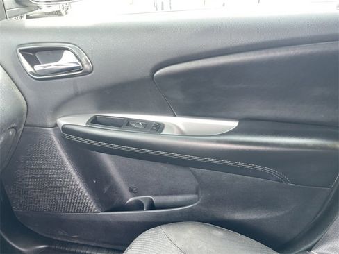 Used 2020 Dodge Journey SE w/ SE Popular Equipment Group image 19