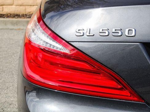 Used 2014 Mercedes-Benz SL 550 image 9