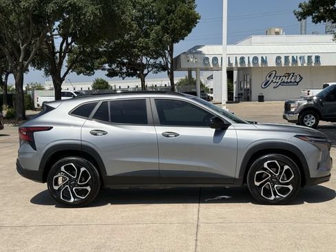 Certified 2024 Chevrolet Trax RS w/ Sunroof Package FWD image 4