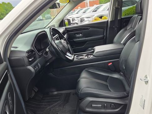 Used 2025 Honda Pilot EX-L image 8