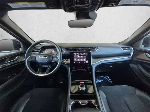 Used 2023 Jeep Grand Cherokee Altitude AWD/4WD image 18