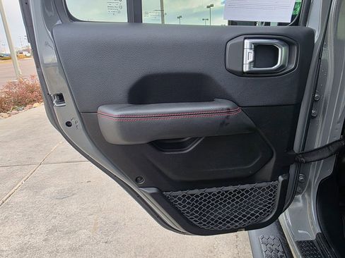 Used 2018 Jeep Wrangler Unlimited Rubicon w/ Dual Top Group image 26