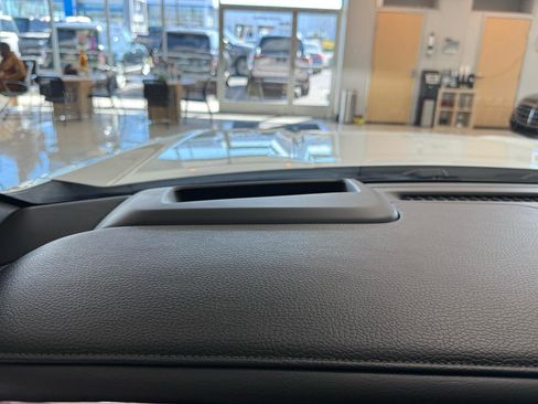 Used 2021 GMC Yukon Denali w/ Denali Premium Package image 17