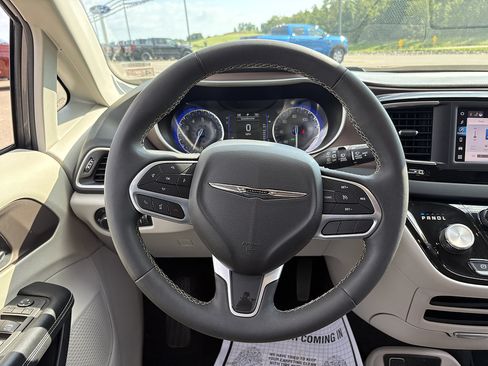 Used 2023 Chrysler Voyager LX FWD image 25