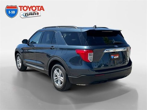 Used 2024 Ford Explorer XLT image 3