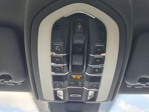 Used 2017 Porsche Cayenne Platinum Edition AWD/4WD image 44