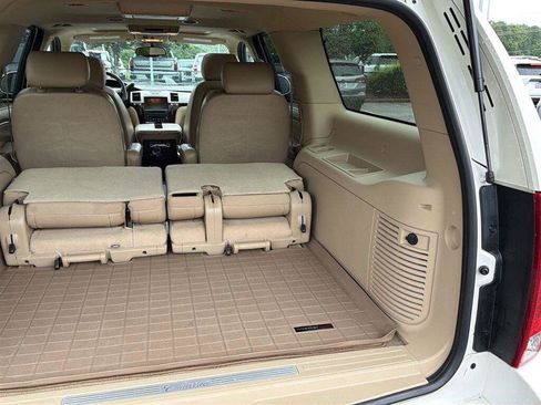 Used 2010 Cadillac Escalade ESV Premium RWD image 21