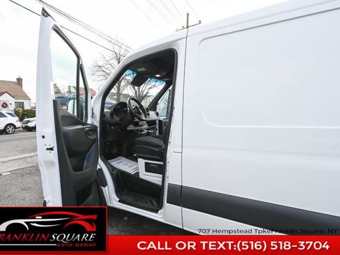 Used 2022 Mercedes-Benz Sprinter 1500 image 15