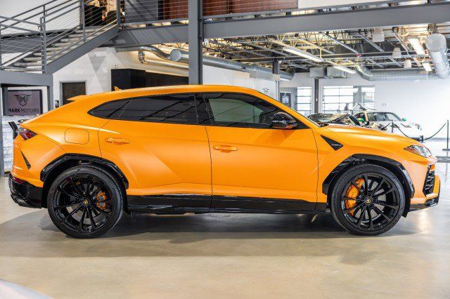 Used 2022 Lamborghini Urus AWD/4WD image 7