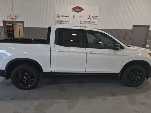 Used 2025 Honda Ridgeline Black Edition image 2