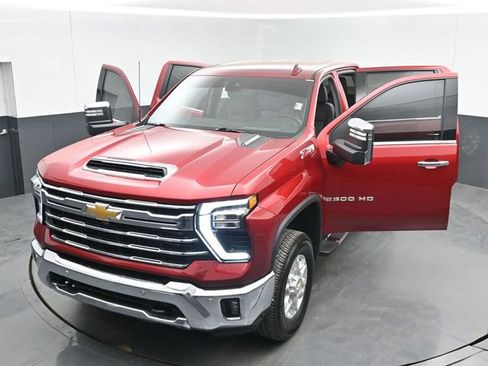 Used 2025 Chevrolet Silverado 2500 LTZ w/ LTZ Convenience Package image 50